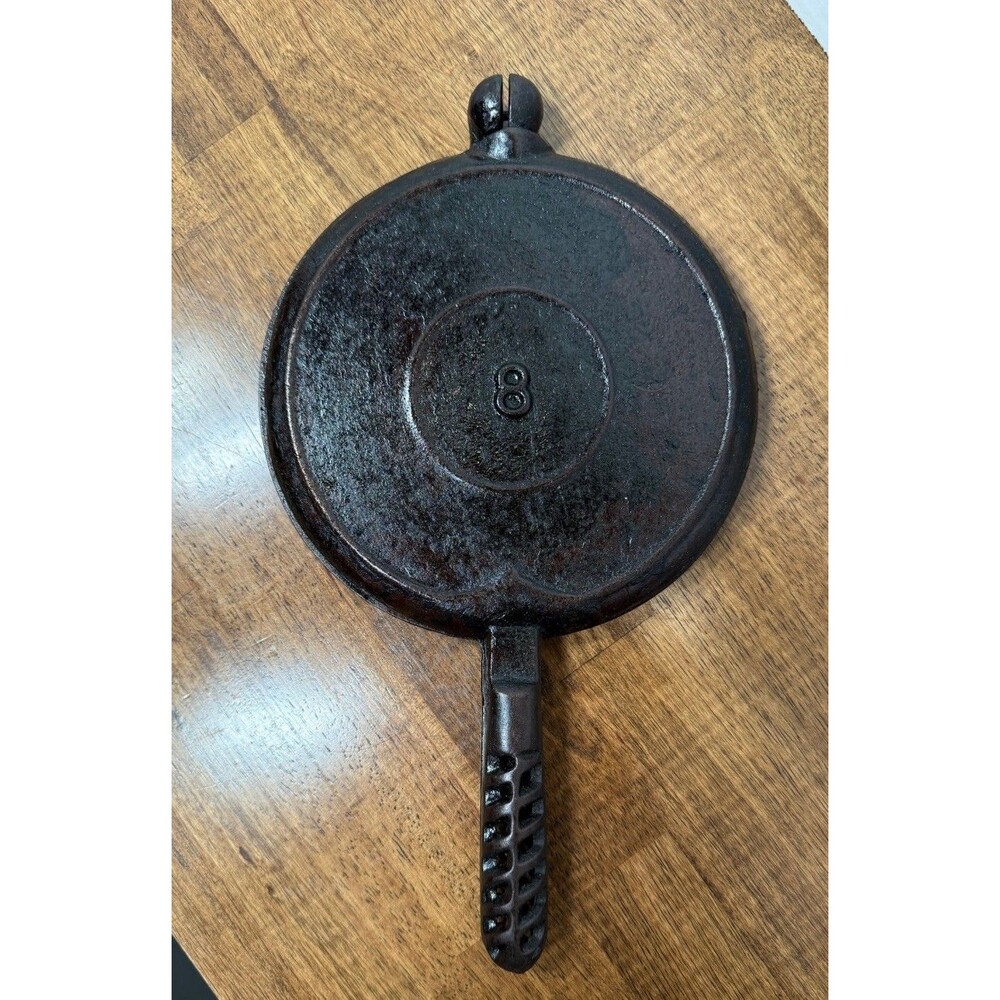 Lodge #8 cast Iron waffle maker, DOUBLE PRINT , vintage, seasoned